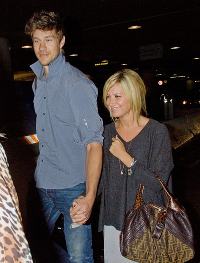 Tisdale+gets+swarmed+ZC2km4i4yG6l