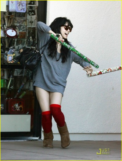 vanessa-hudgens-red-strockings-22 - Vanessa Hudgens Red Stocking Silly