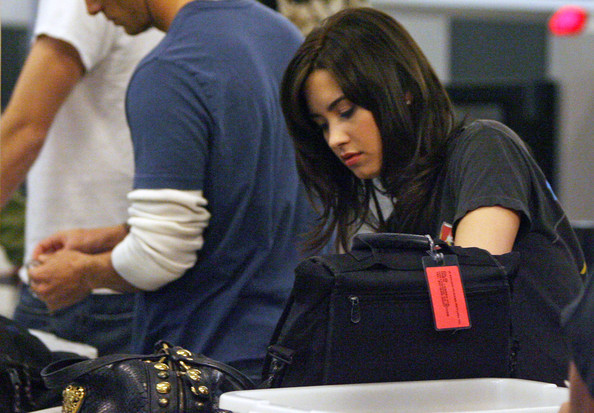 Demi+rocks+out+dZbRE4nLiS8l - 0-Demi Lovato-0