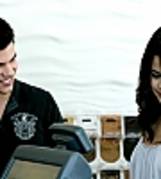 thumb_004 - Selena Gomez in l a cu Taylor Lautner