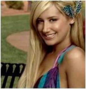 POZA - ASHLEY TISDALE