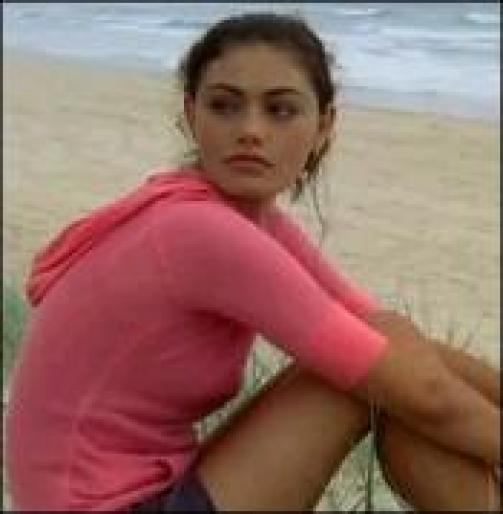 ai venit - Phoebe Tonkin