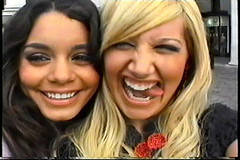 2078955845_9f2d524fcb_m - ashley tisdale si vanessa anne hudgens