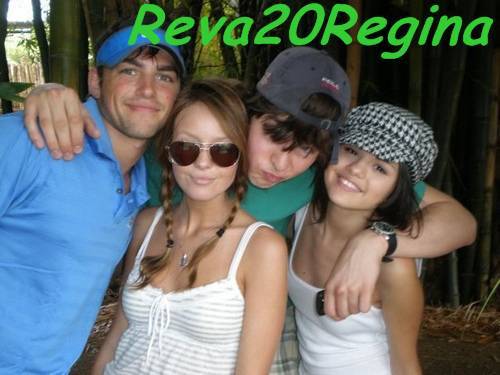 have-you-guys-seen-selena-s-rare-pics-selena-gomez-7778574-500-375 - Poze rare cu vedete