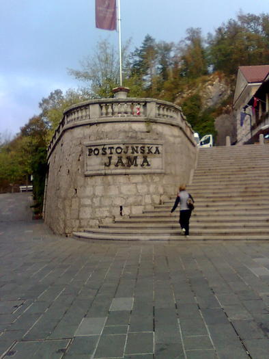 intrarea in pestera.