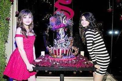 16 ani happy birthdate - Selena Gomez