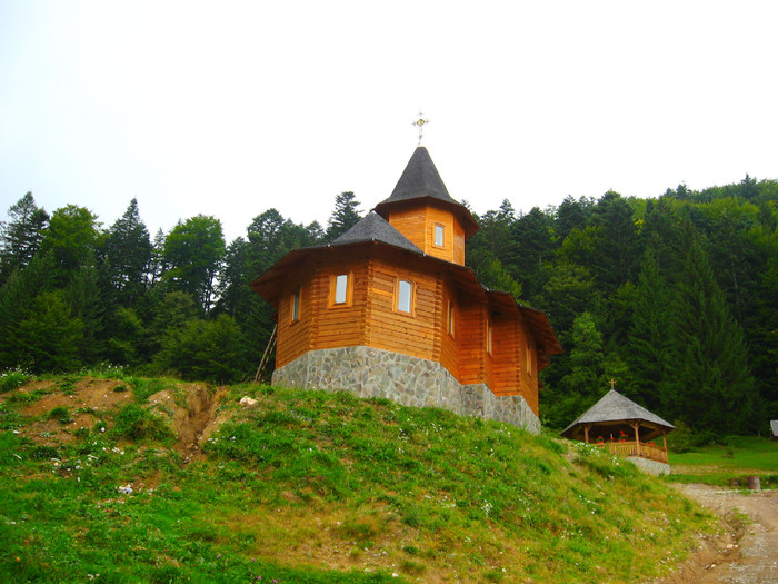  - COLTUL CHILIILOR - MUNTII PIATRA CRAIULUI