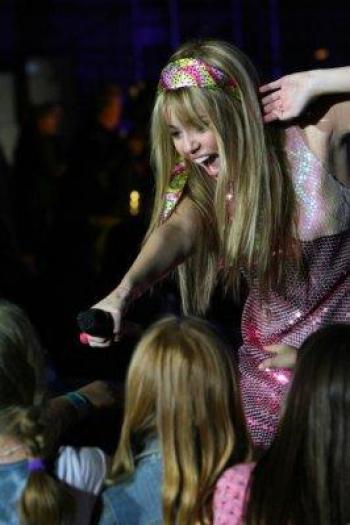 Hannah-Montana-Miley-Cyrus-Best-of-Both-Worlds-Concert-Tour-1214481723 - Hannah Montana-Miley