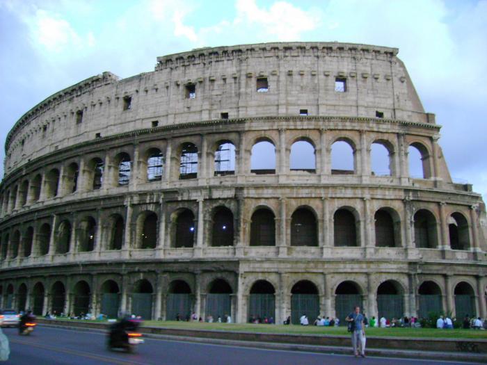 Fata - Turnul Effel si Roma Colosemul