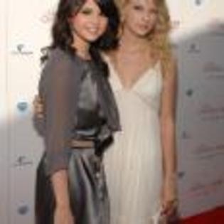 Taylor_Swift_1230494999_3