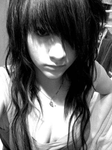 black_emo_scene_hairstyle3 - emo girl