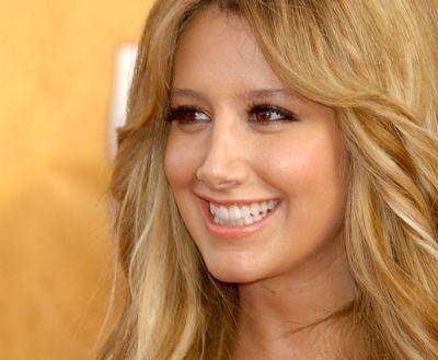 FZMUHZGVPLTSNMGUAJQ - Ashley Tisdale