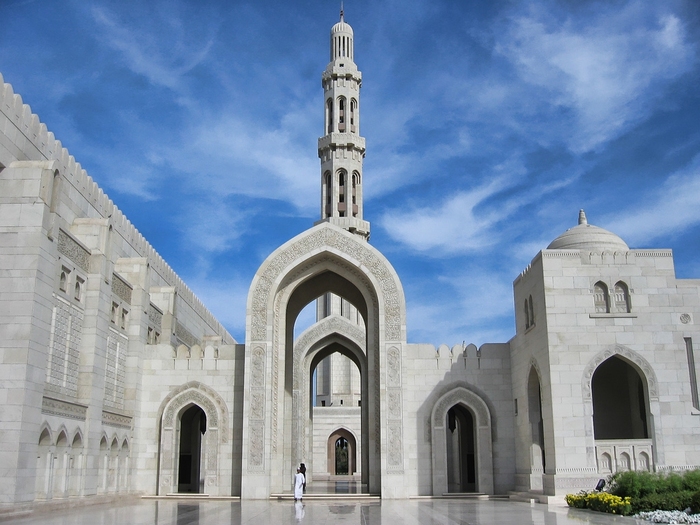 Sultan Qaboos Grand Mosque in Muscat -  Oman (arch) - Islamic Architecture Around the World