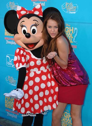 0000042102_20070815142632[1] - miley and mickey