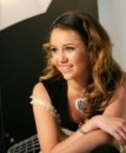 5007_1040775994313_1672973975_76368_5098590_s - AICI CLUB HANNAH MONTANA