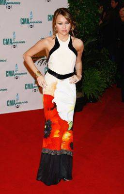 SOBZLNUYCKQZCXARYIV - toate pozele mele cu  miley  si hannah