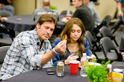 0 (611) - 00toate pozele mel cu miley cyrus00