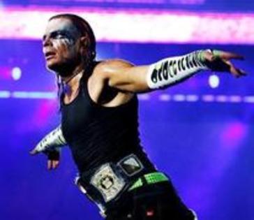 TLKODKMWIILJNIUOQOT - PoZe JeFf HaRdY LoVe