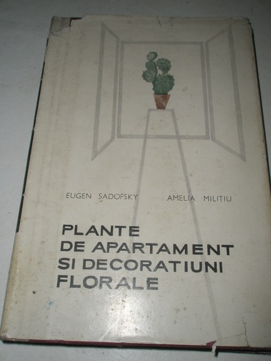 Plante de apartament si decoratiuni florale - Biblioteca cu carti de plante