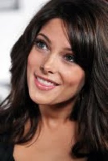 7 - Ashley Greene si Christian Serratos la o petrecere din LA