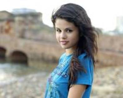BKUPHMNHNSSXQBQDAMZ - Selena Gomez