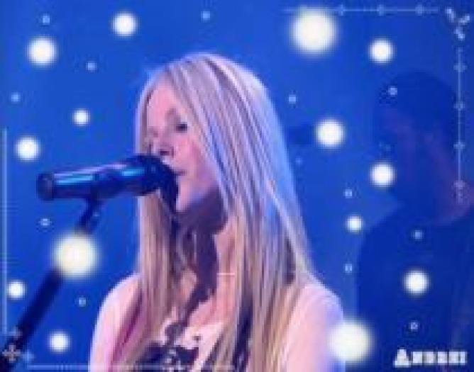 DTMURTIOFQWVQEQCJXN - avril lavigne