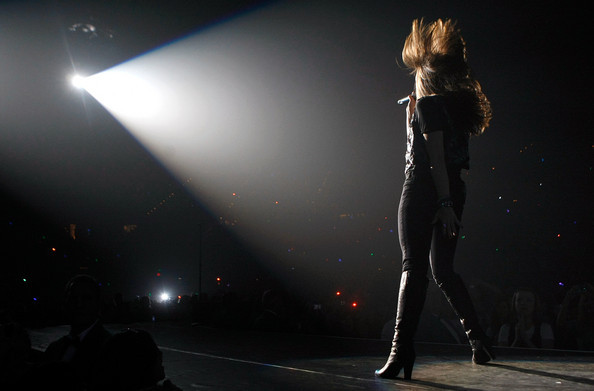 Jonas+Brothers+At+MGM+Grand+1oR0ziy_41Sl - 0-Demi Lovato-0