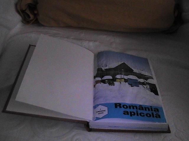 Romania Apicola(Nr.2005 Legat si copertat) - Literatura Zum- Zum