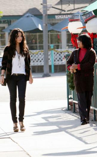 o293_hudgens_vanessa_121807 - vanessa hudgens