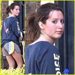ashley-tisdale-work-out-home