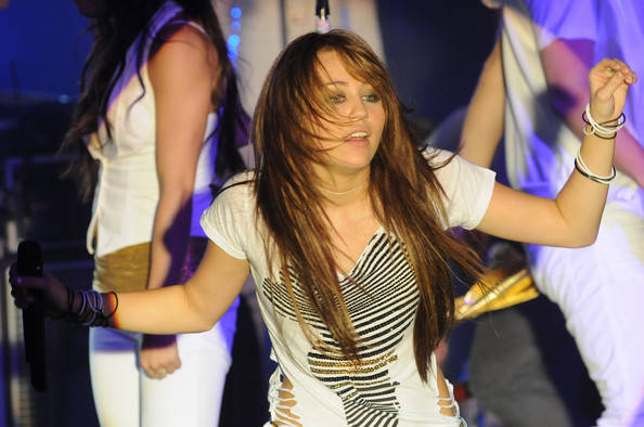 Miley+Cyrus+Concert+Paris+i0U2VoooSGvl