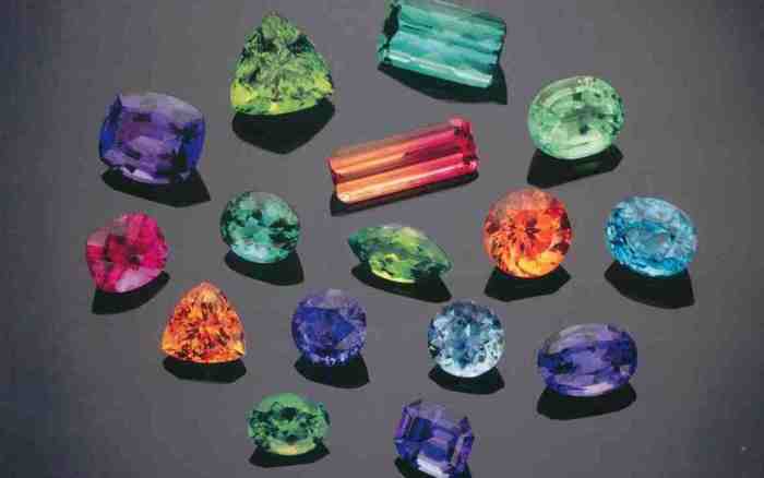 loose_colored_gemstones
