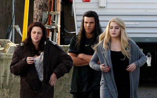 new-moon-cast-on-set-m1 - twilight