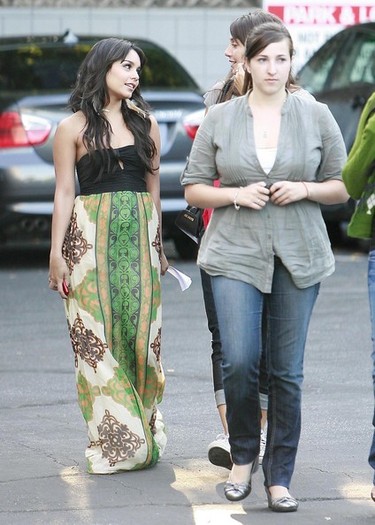 Vanessa+Hudgens+Out+Hollywood+g-c8dCzcwWfl