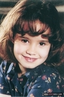 RNIIDRKMEHEWGBDNJTQ - demi lovato mica