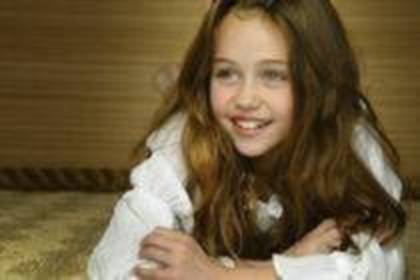 Miley cand era micuta! - lasmi id sa vb pe mes