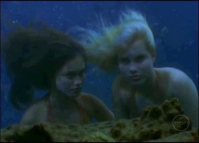 emma-and-cleo-h2o-just-add-water-1168561_430_308[1]