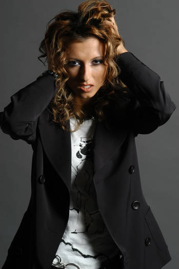 QNZIHJRCFAKQJYECMRU - Andreea Balan