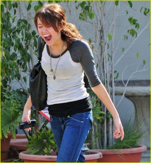 QSVRSUKSJUBQSMIXGYE - miley Cyrus