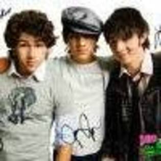 tb_100_jo - Jonas Brothers