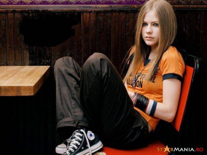 IYNENCJKMBSKPUHYQQX - AVRIL LAVIGNE