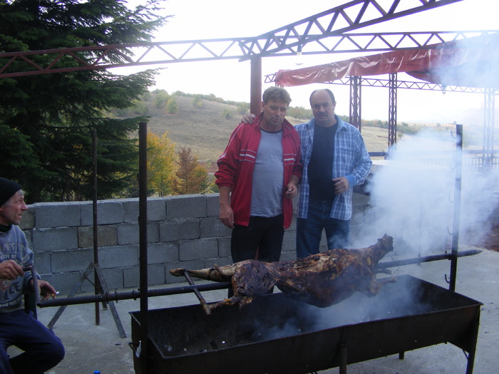 Nasu si finu in contemplarea berbecului