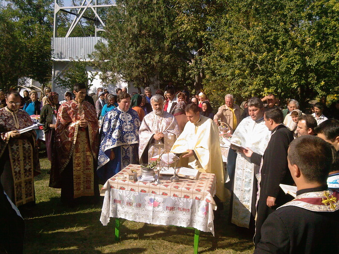 Fotografii-0161 - Vadastra -La biserica