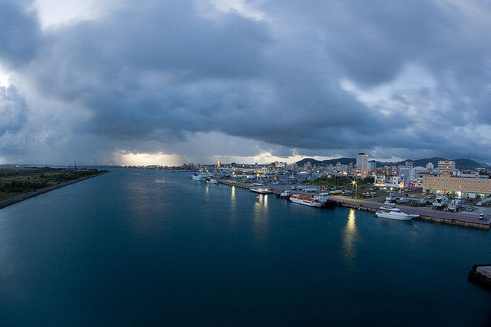 800px-Ishigaki_bay_seen_from_southern_gate_bridge