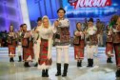 Liviu_si_Ilaria_folclor - Dansez pentru tine