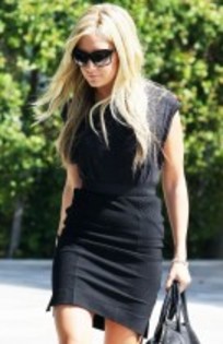 ashley-tisdale-bionda-09-136x210