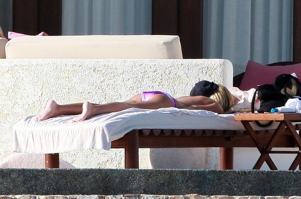 Ashley+Tisdale+Showing+Off+Bikini+Bod+Mexico+ASwikqMgblJl