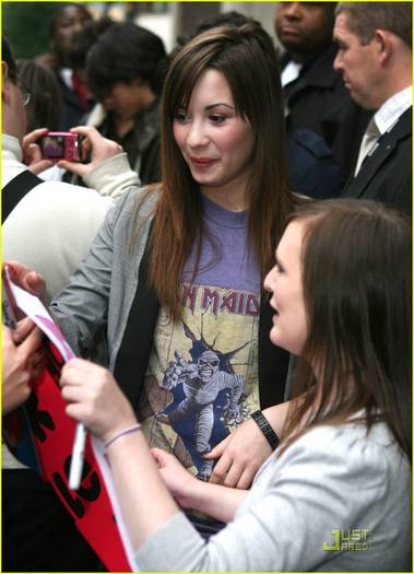 34hwca8 - demi lovato