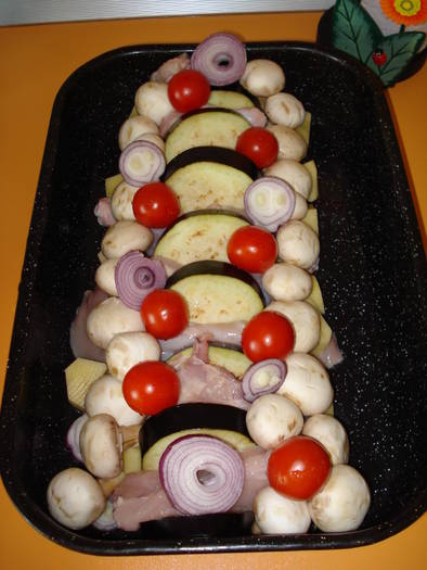 FRIPTURA DE PUI CU LEGUME - GUSTOS