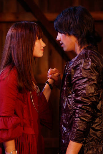 LHLOMJYDBMFCHCTPLXU - Camp Rock